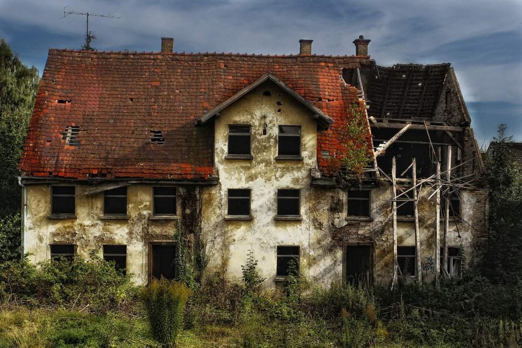 Why a Cash Buyer Creates Value for Sellers of Houses in Poor Condition